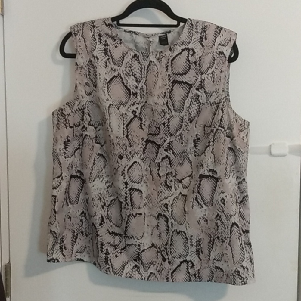 SHEIN Curve Women's Size 0XL Cream And Black Leopard Print Sleeveless Shirt